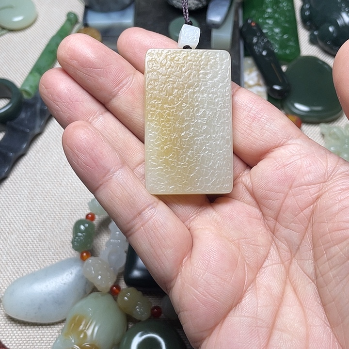 和田玉（糖玉）未镶嵌颈饰