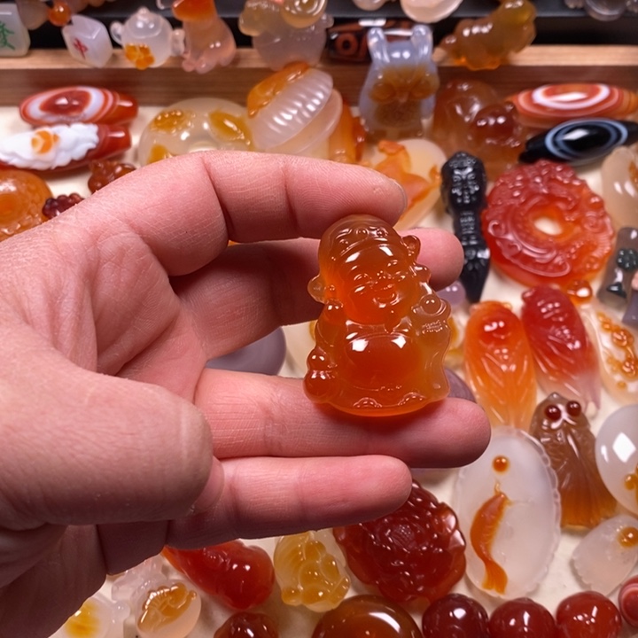 田***圆玛瑙/玉髓未镶嵌颈饰