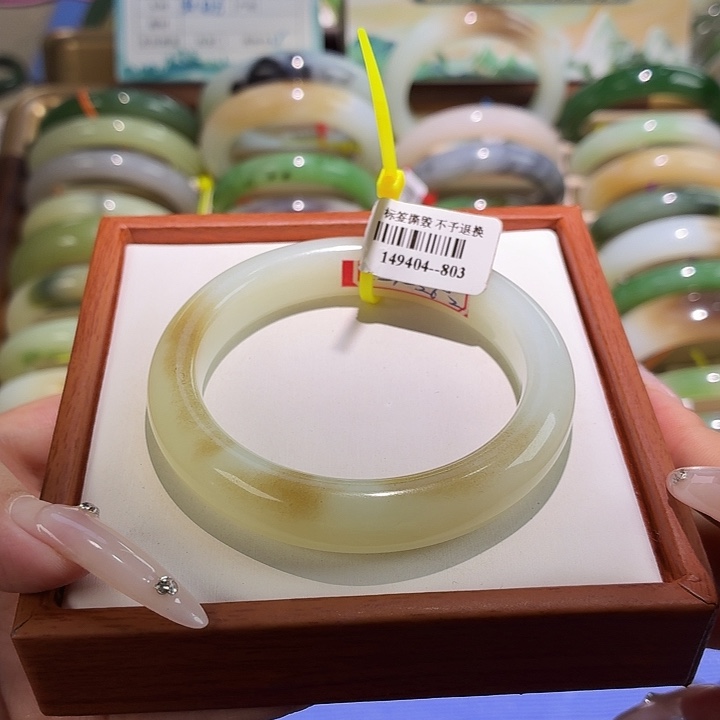 和田玉未镶嵌手镯 且末糖白 54.7。10