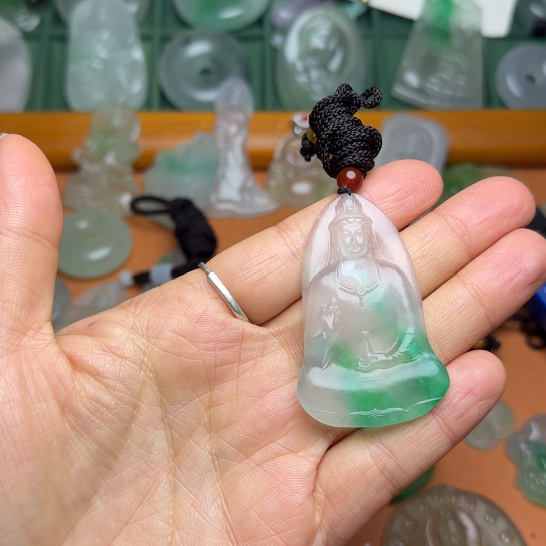 翡翠未镶嵌颈饰翡翠观音