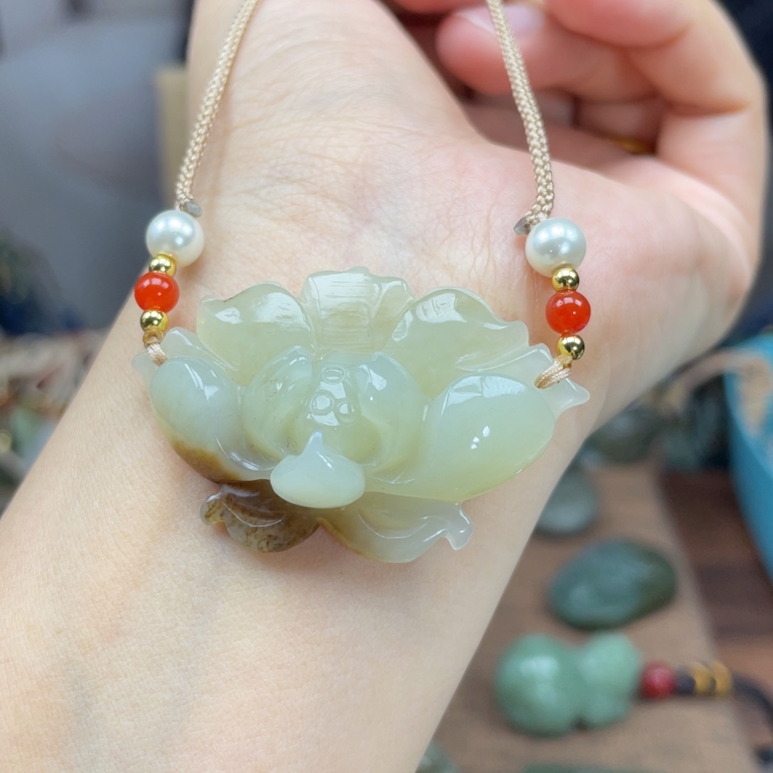 和田玉颈饰未镶嵌