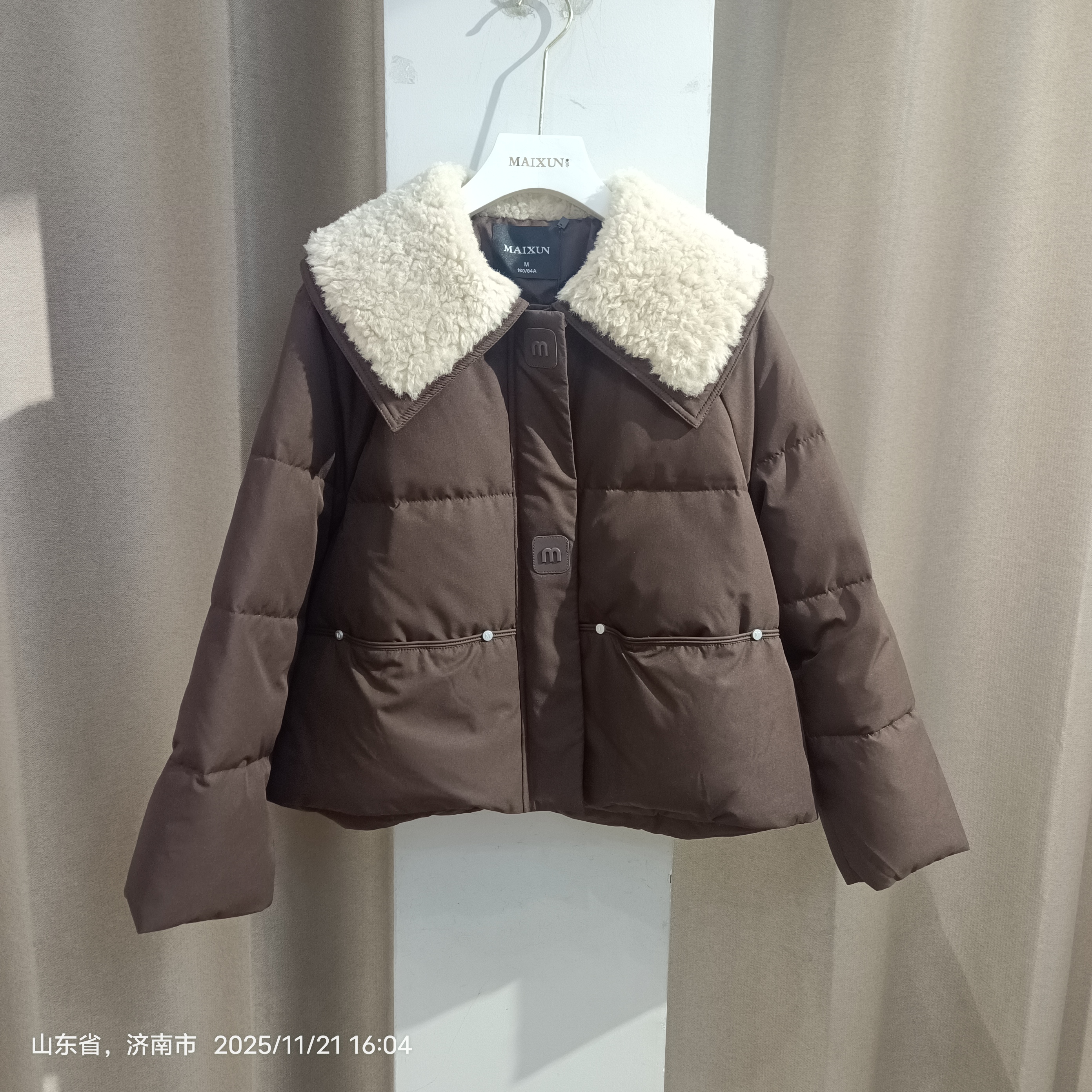 麦寻专柜短款连帽羊羔毛拼接加厚保暖时尚宽松冬季90鸭雨外套