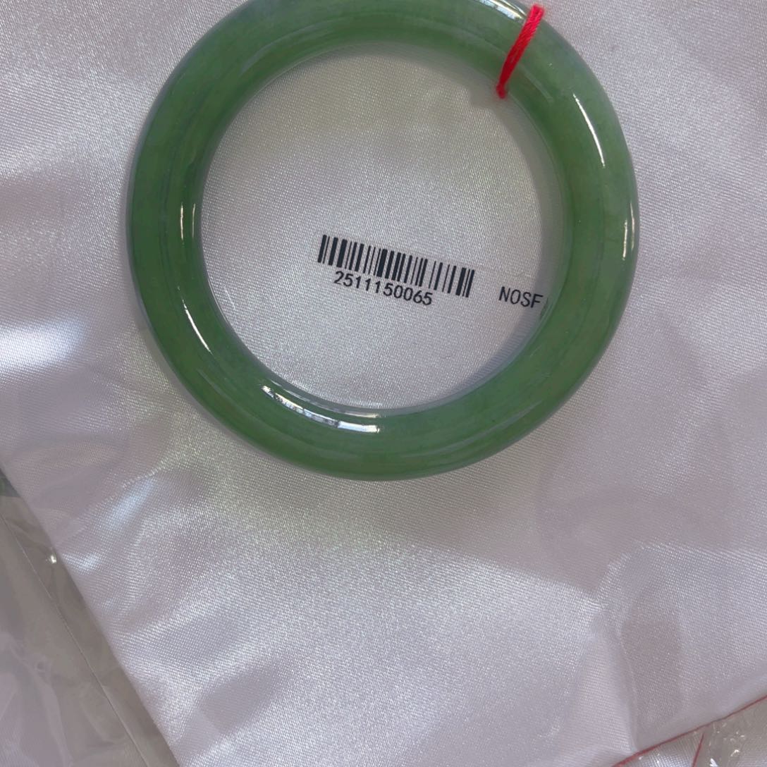 翡翠未镶嵌手镯5556. 111