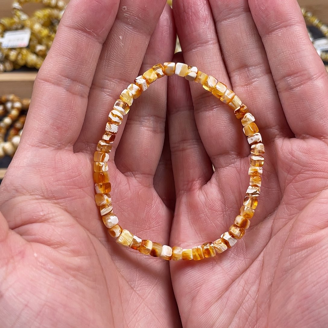 琥珀裸石未镶嵌?****白