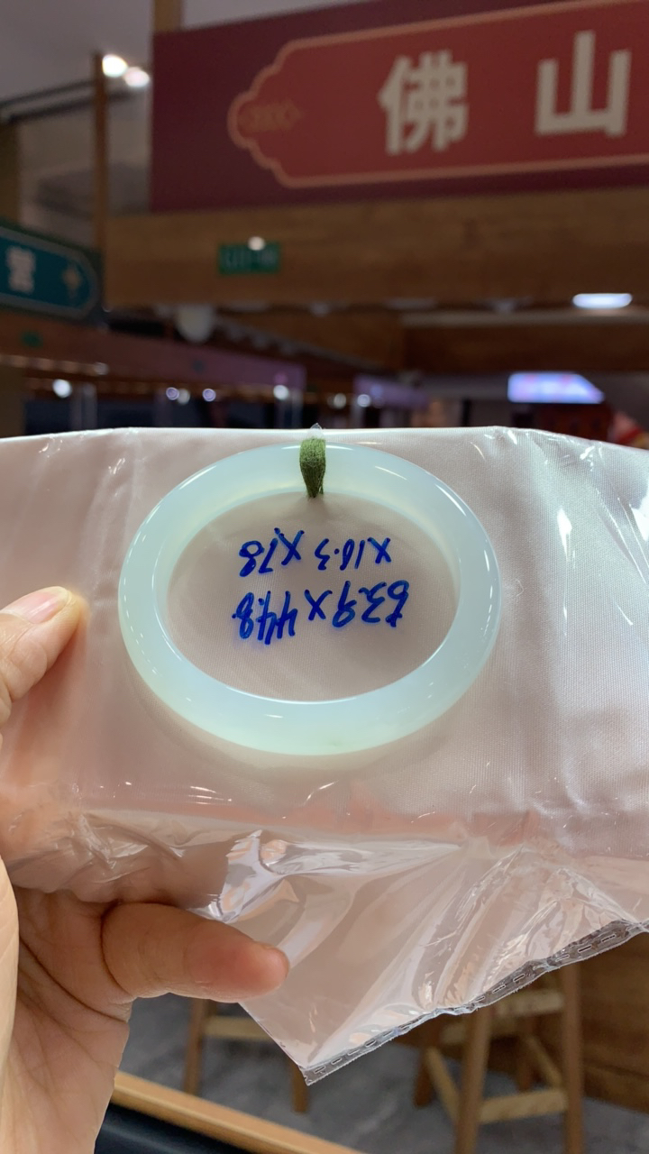 天然缅甸翡翠手镯