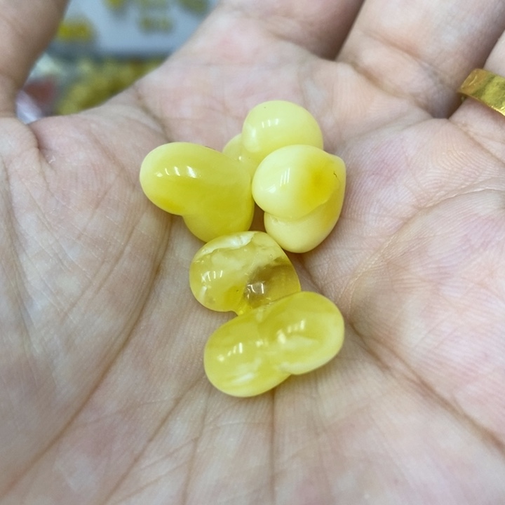 蜜蜡未镶嵌裸石多样性发货其一