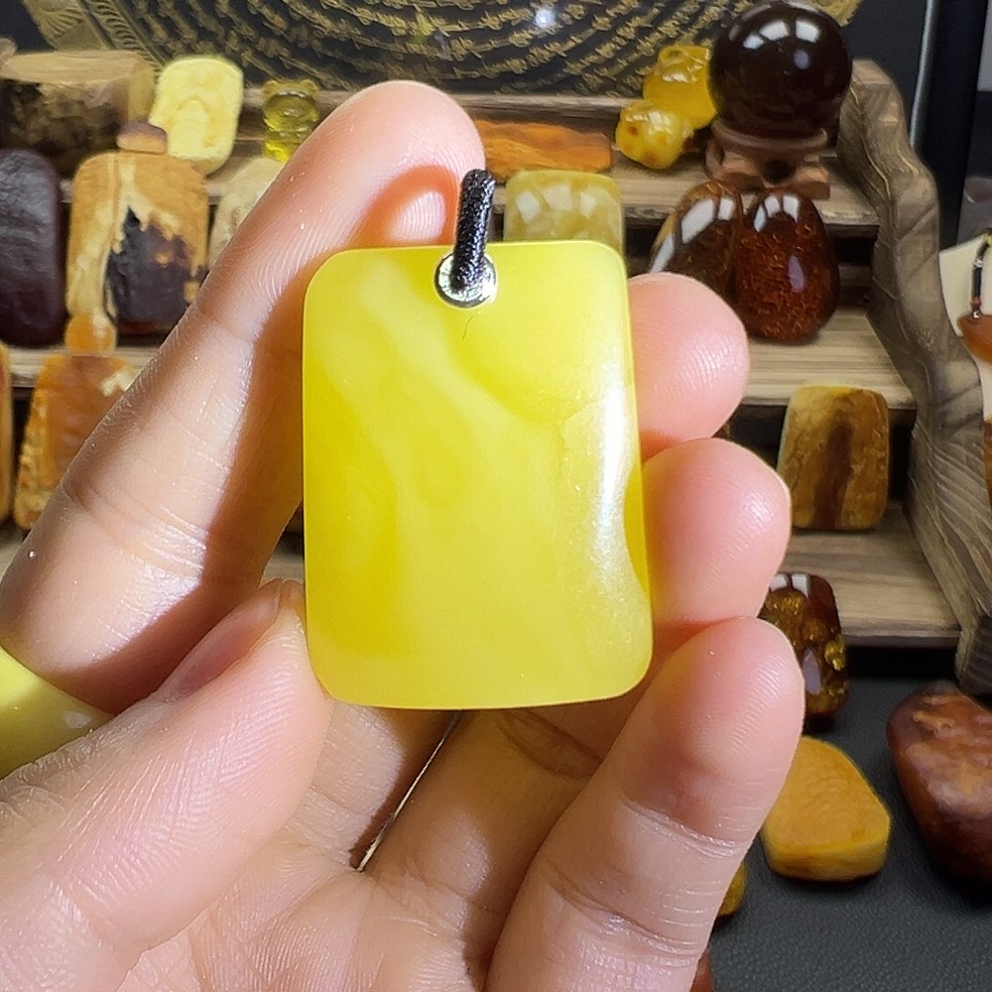 琥珀裸石未镶嵌琥珀