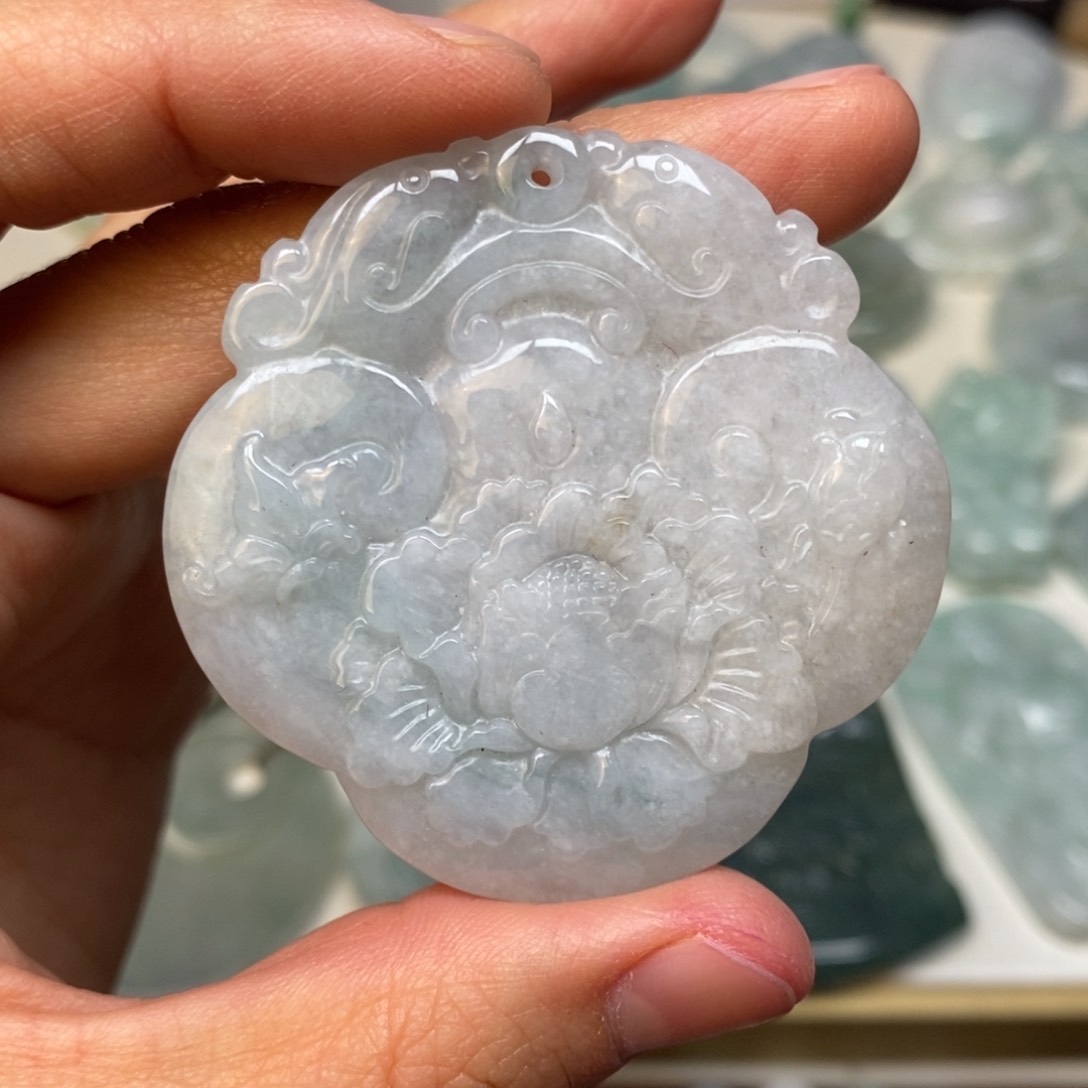 翡翠颈饰未镶嵌牡丹花