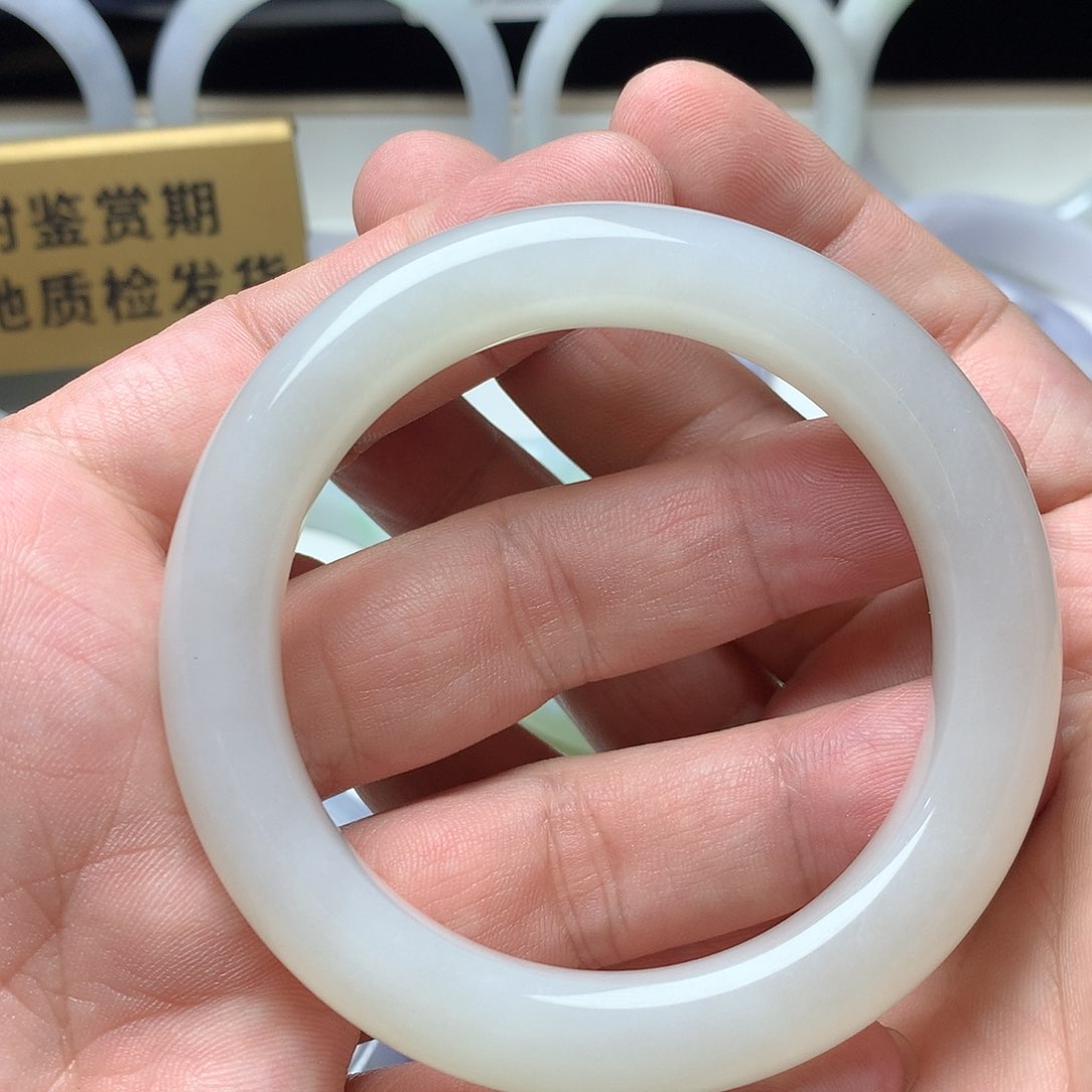 颈饰未镶嵌和田玉56 有瑕疵