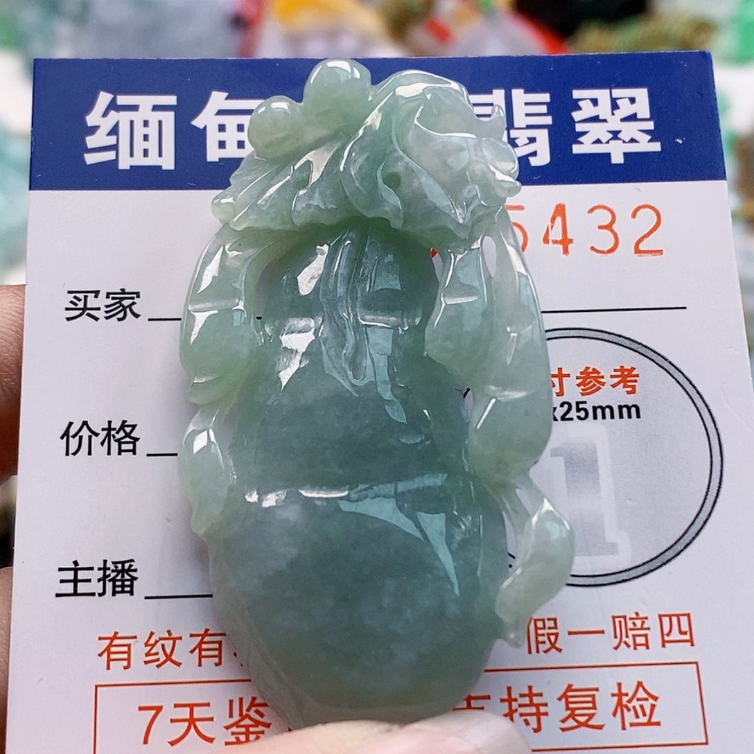 吊坠(不含链)未镶嵌翡翠
