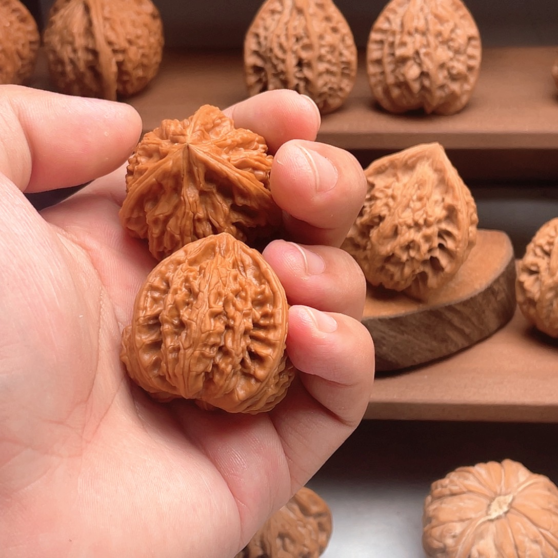 ****求文玩核桃吊坠文山