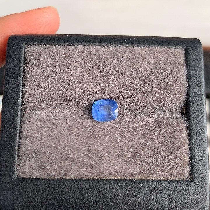裸石蓝宝石缅甸抹谷天然无烧1.6ct