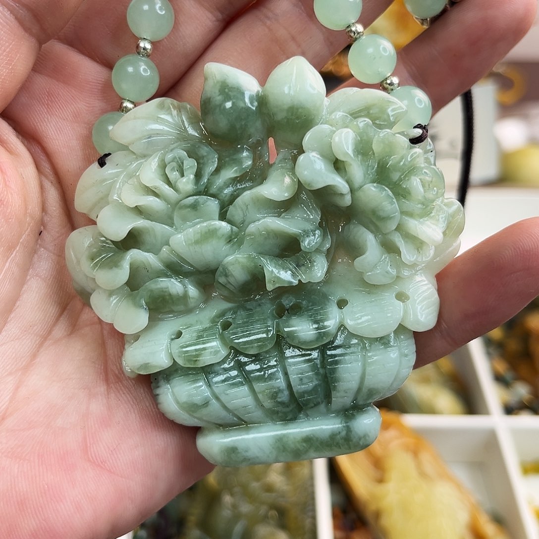 蛇纹石玉颈饰未镶嵌