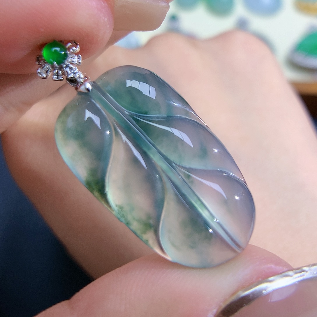 翡翠颈饰18K金镶嵌叶子