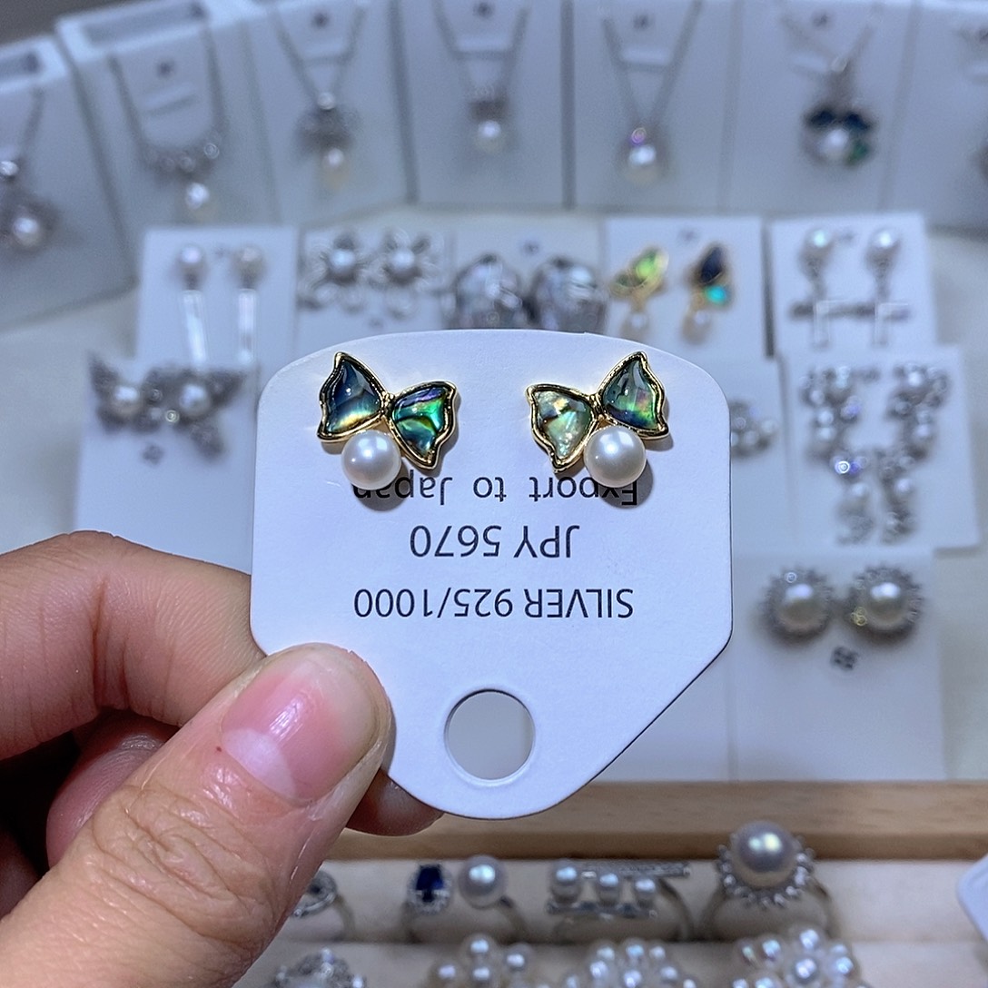 淡水珍珠耳饰未镶嵌