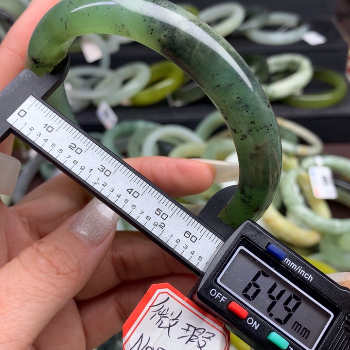 蛇纹石玉手镯未镶嵌582