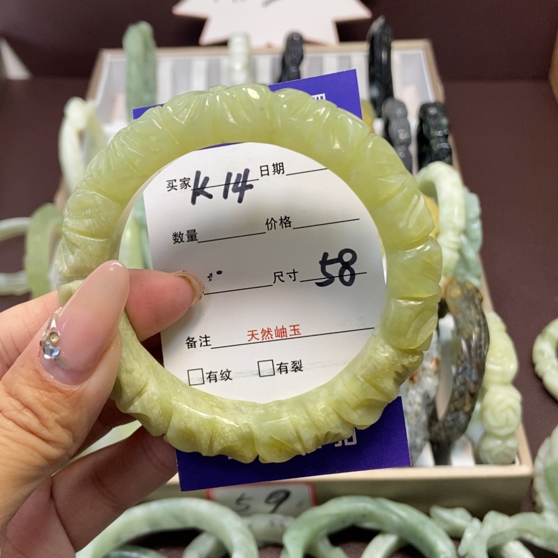 蛇纹石玉手镯未镶嵌