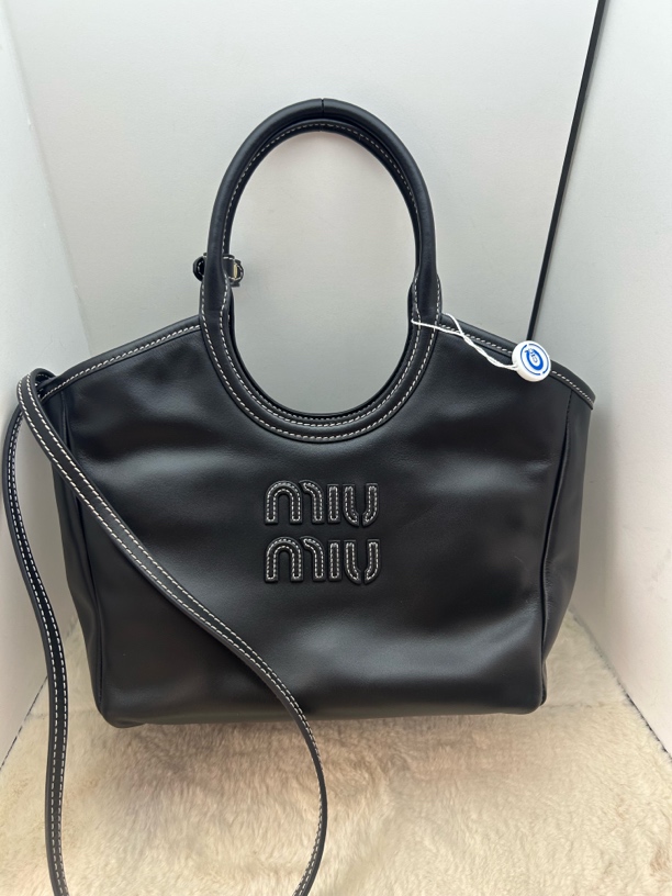 未使用 MIU MIU/缪缪 新款黑色hobo托特腋下包（未使用）