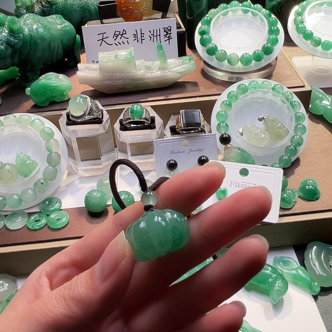 石英质玉未镶嵌吊坠