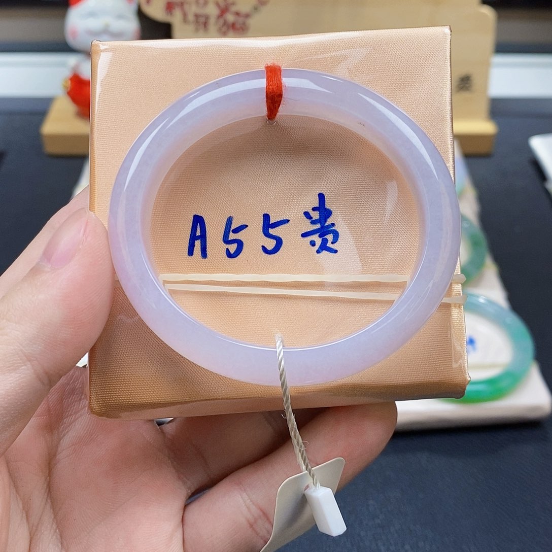 翡翠手镯未镶嵌翡翠手镯