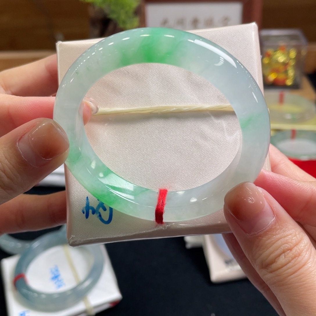 翡翠手镯未镶嵌51.4 冰绿