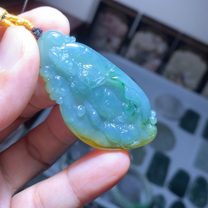 翡翠颈饰未镶嵌旷*观音