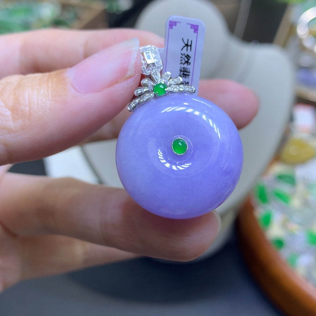 颈饰18K金镶嵌翡翠