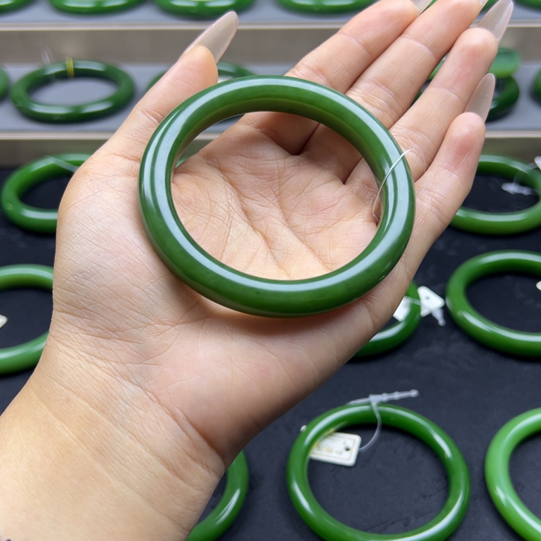 和田玉（碧玉）未镶嵌手镯