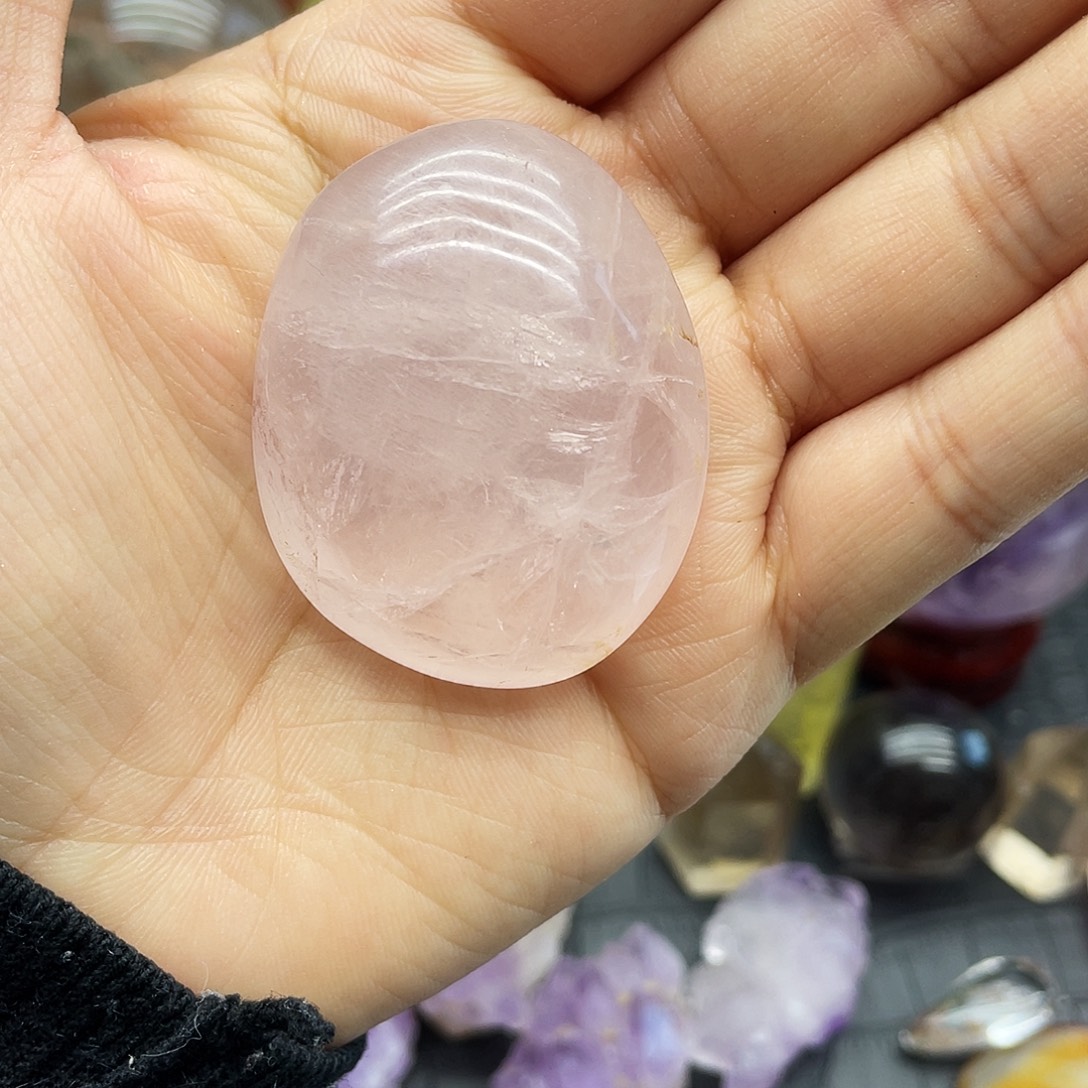 水晶未镶嵌珠宝半成品49粉晶手握