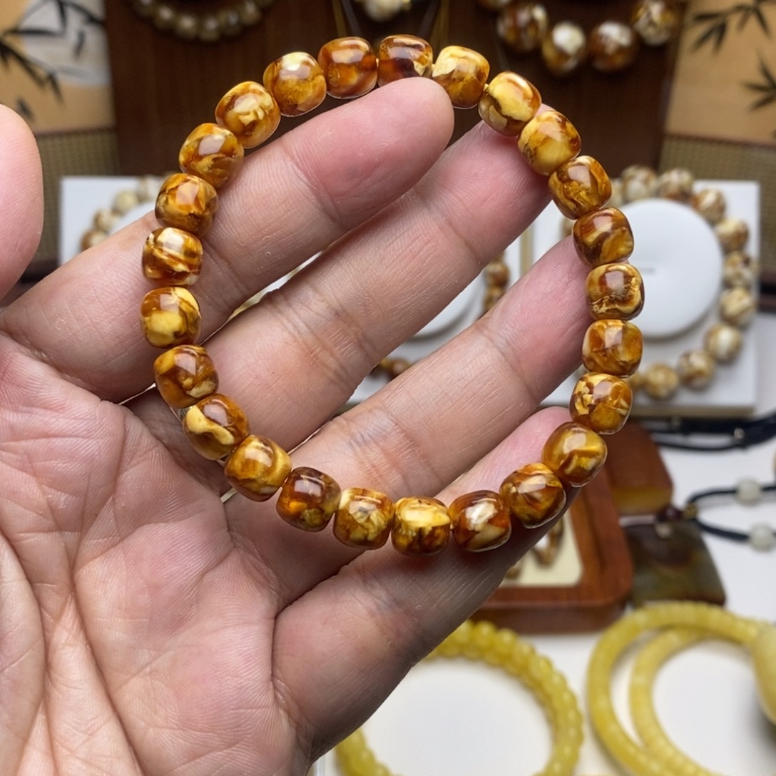 8+沁色精工老型手串一条