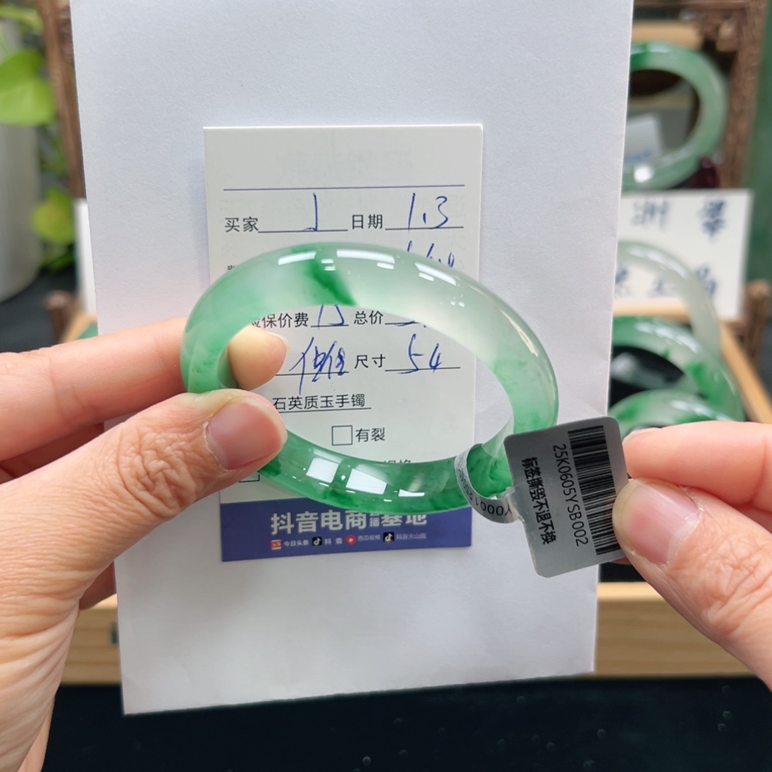 J***y石英质玉未镶嵌手镯➕佳佳54
