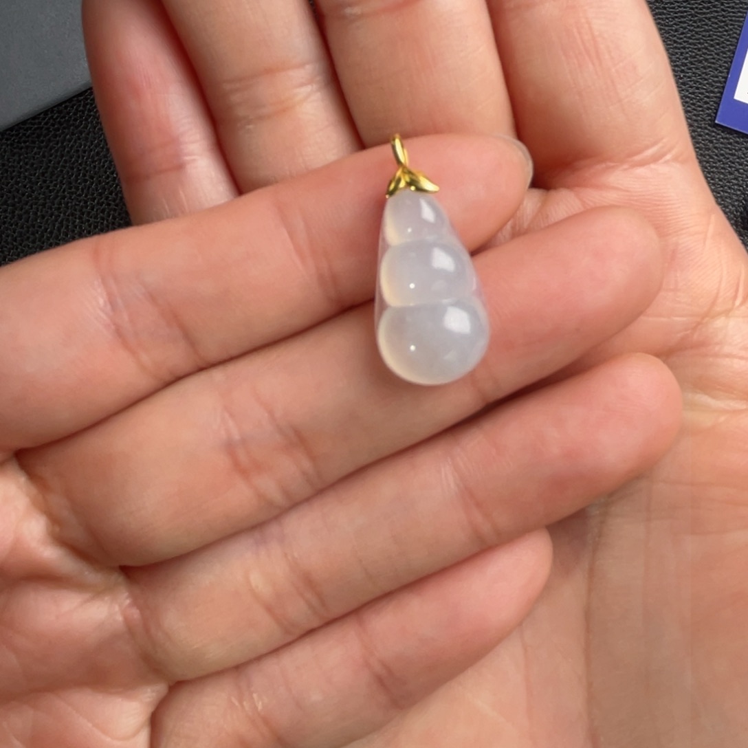 翡翠颈饰18K金镶嵌福豆