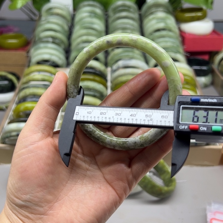 蛇纹石玉未镶嵌手镯10