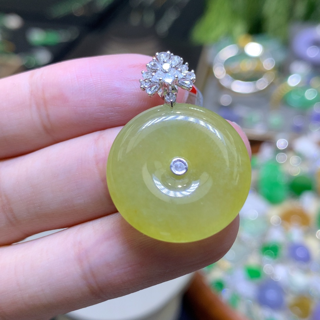 颈饰18K金镶嵌翡翠