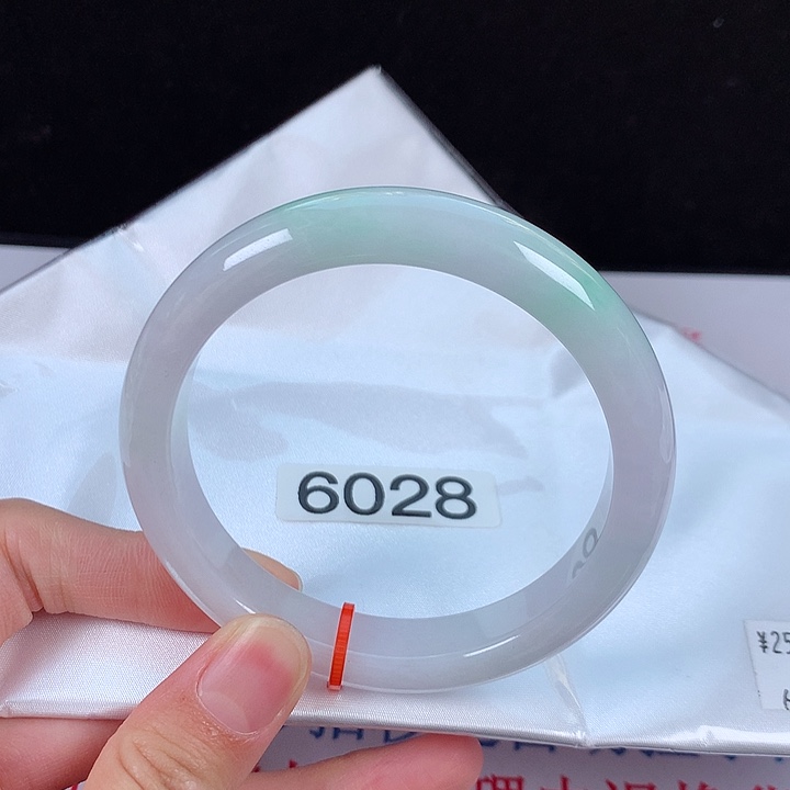 【闪购商品】翡翠手镯未镶嵌60圈口