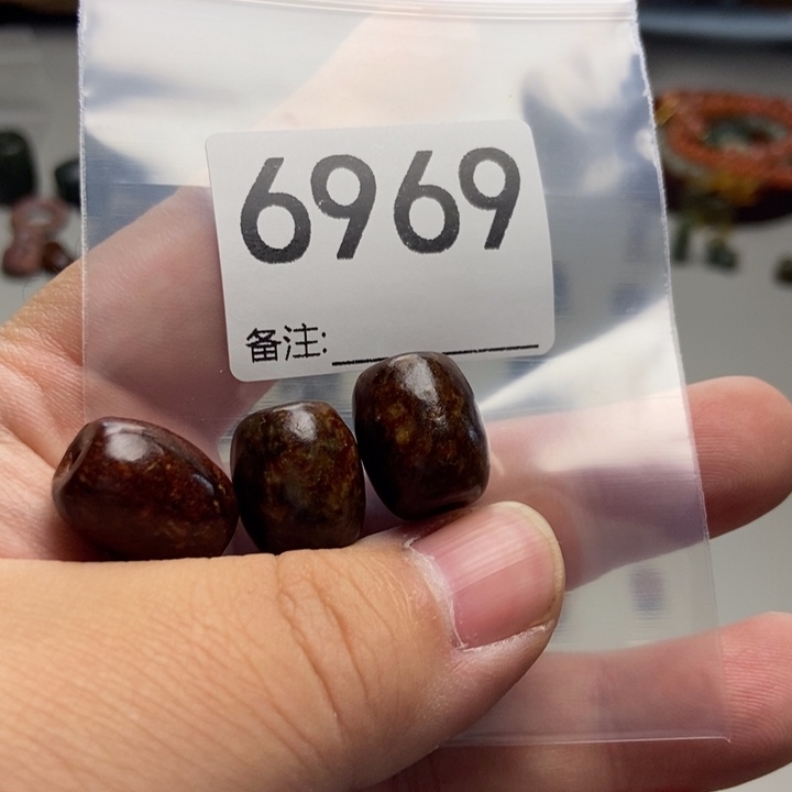轻***萤蛇纹石玉未镶嵌项链