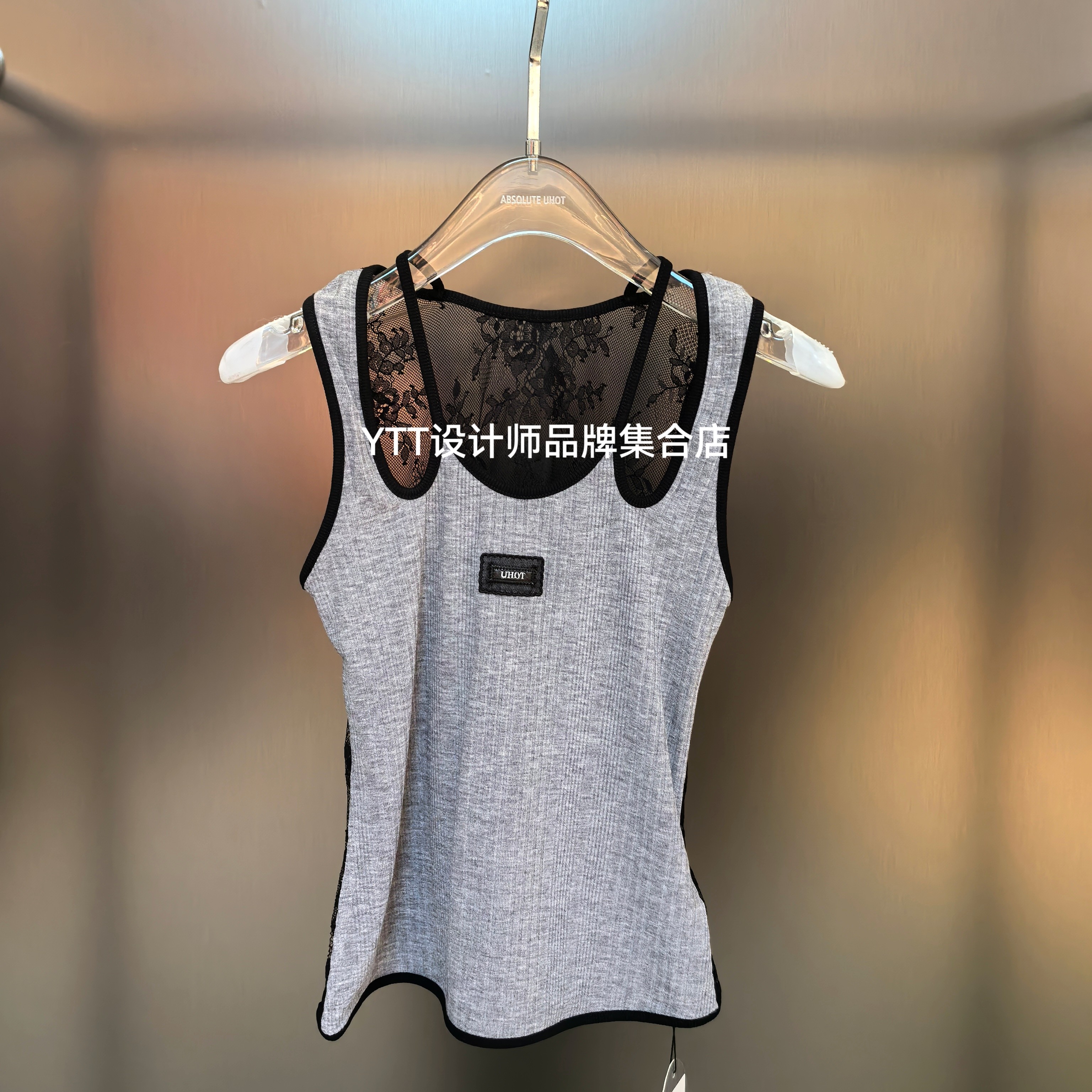 顺丰包邮 UHOT诱货2026春夏新款黑灰色双肩带镂空设计拼蕾丝背心