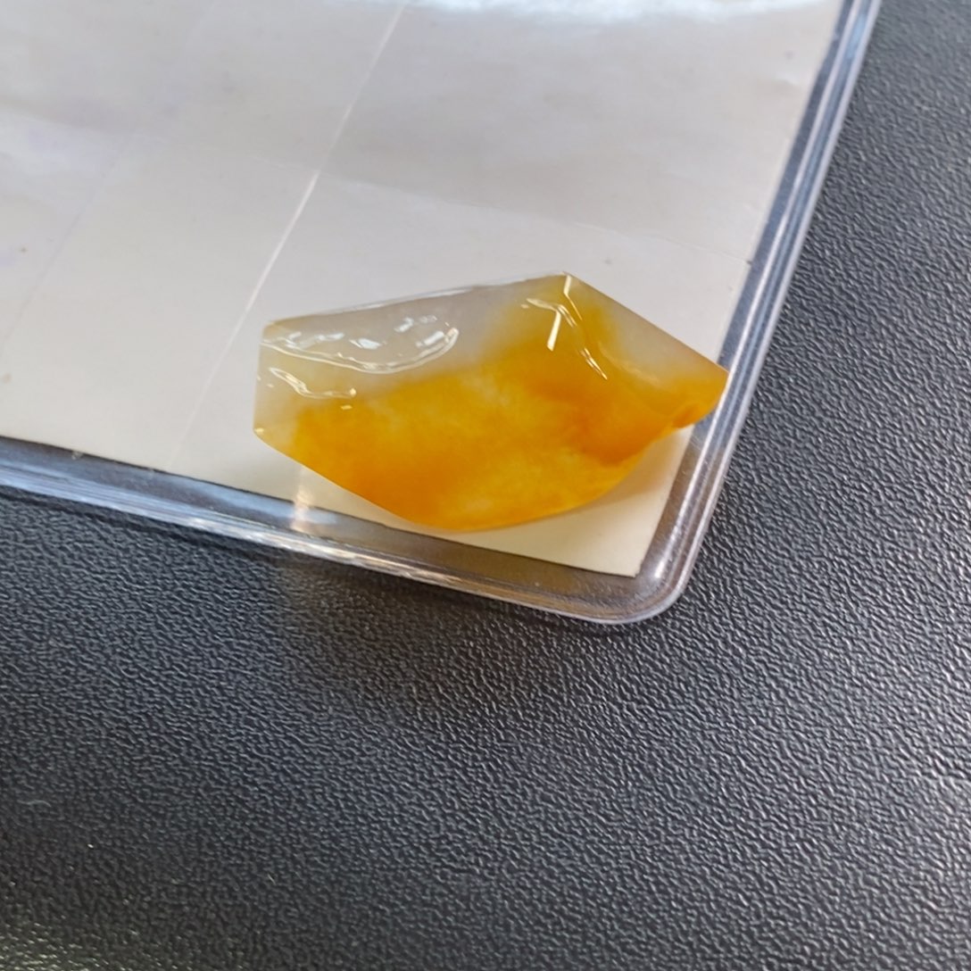 定制翡翠未镶嵌冰黄翡水石料 立体吊坠