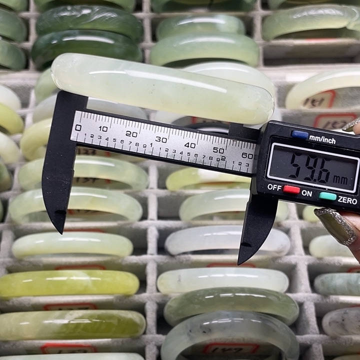 蛇纹石玉未镶嵌手镯152