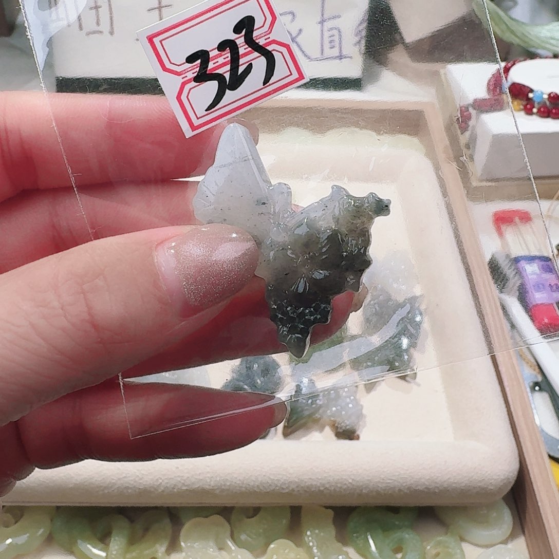 蛇纹石玉颈饰合金精美礼品