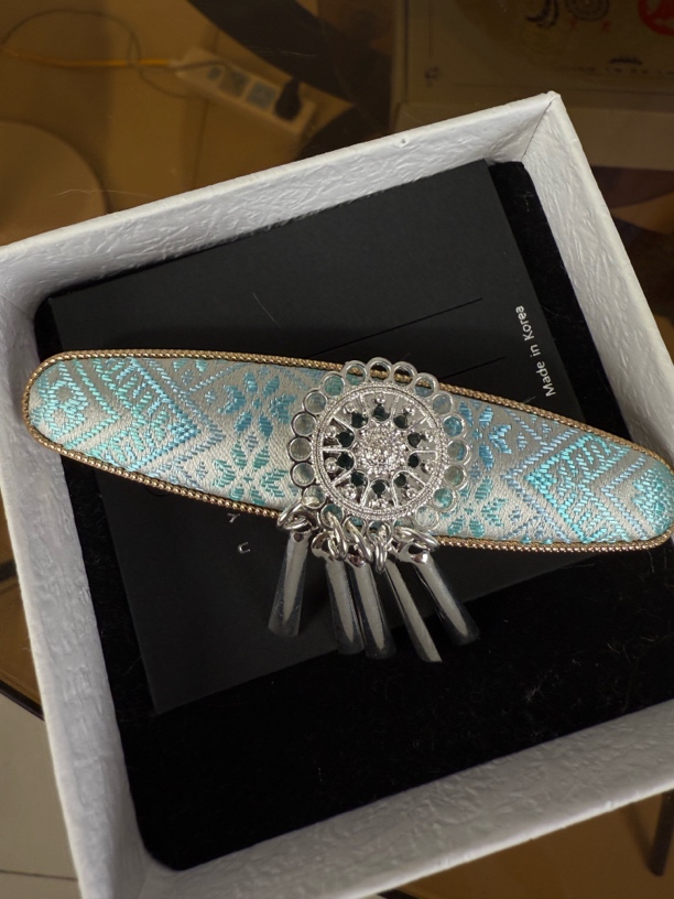 广西非遗（苗锦）半扎发弹簧夹