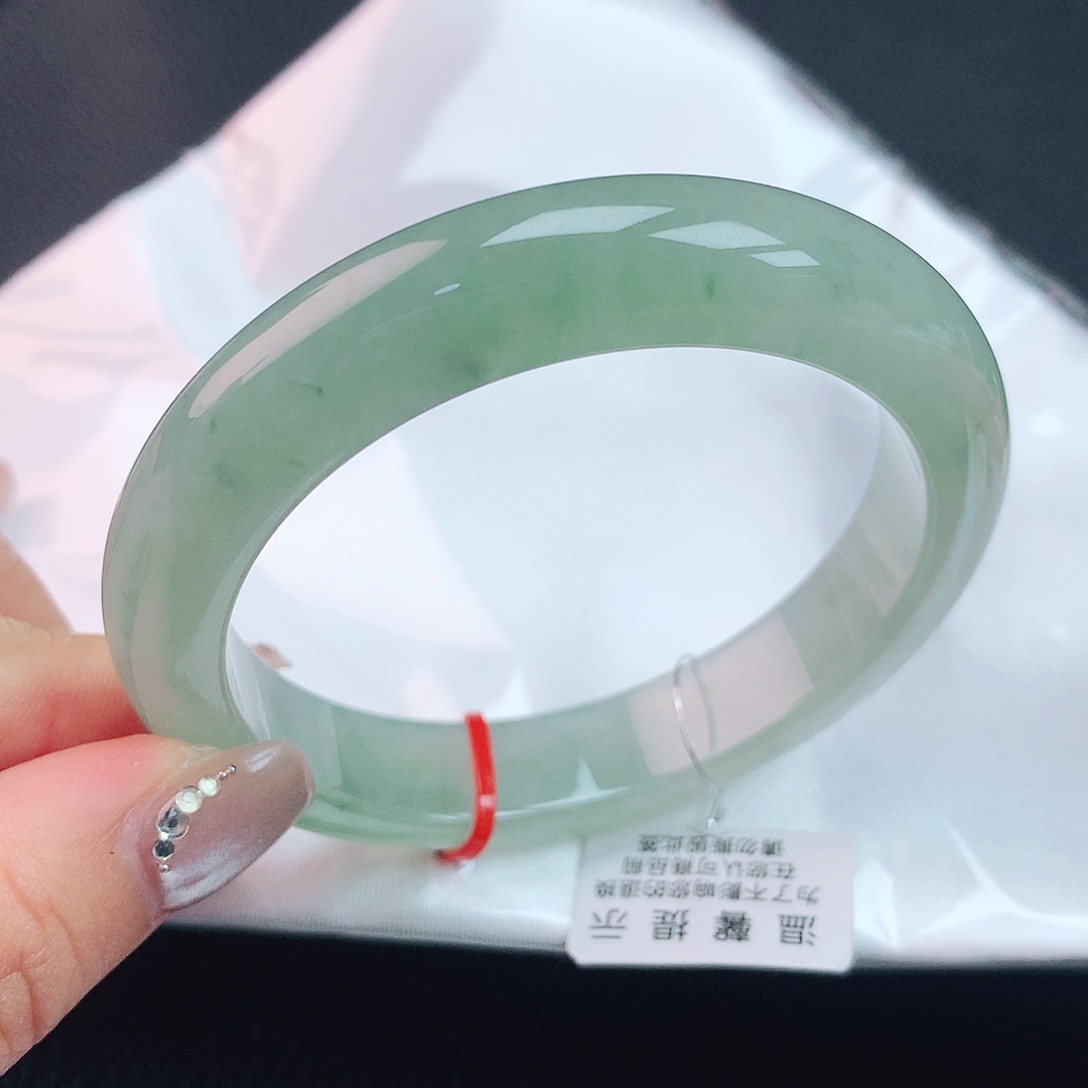 翡翠手镯未镶嵌57圈