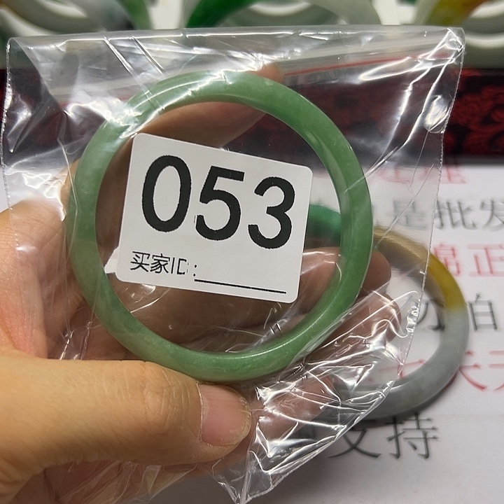 翡翠手镯未镶嵌女