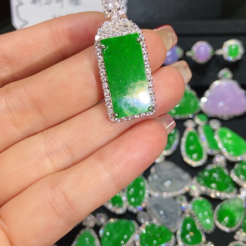 【闪购商品】翡翠颈饰未镶嵌天然翡翠