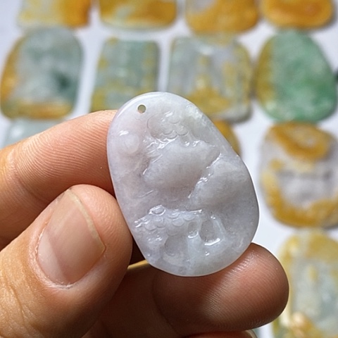 翡翠颈饰未镶嵌翡翠