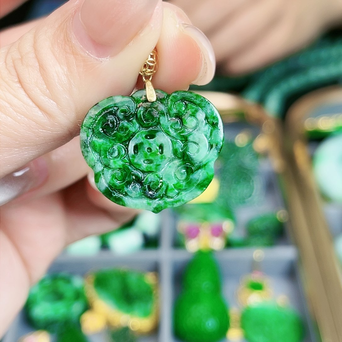 翡翠颈饰18K金镶嵌吊坠