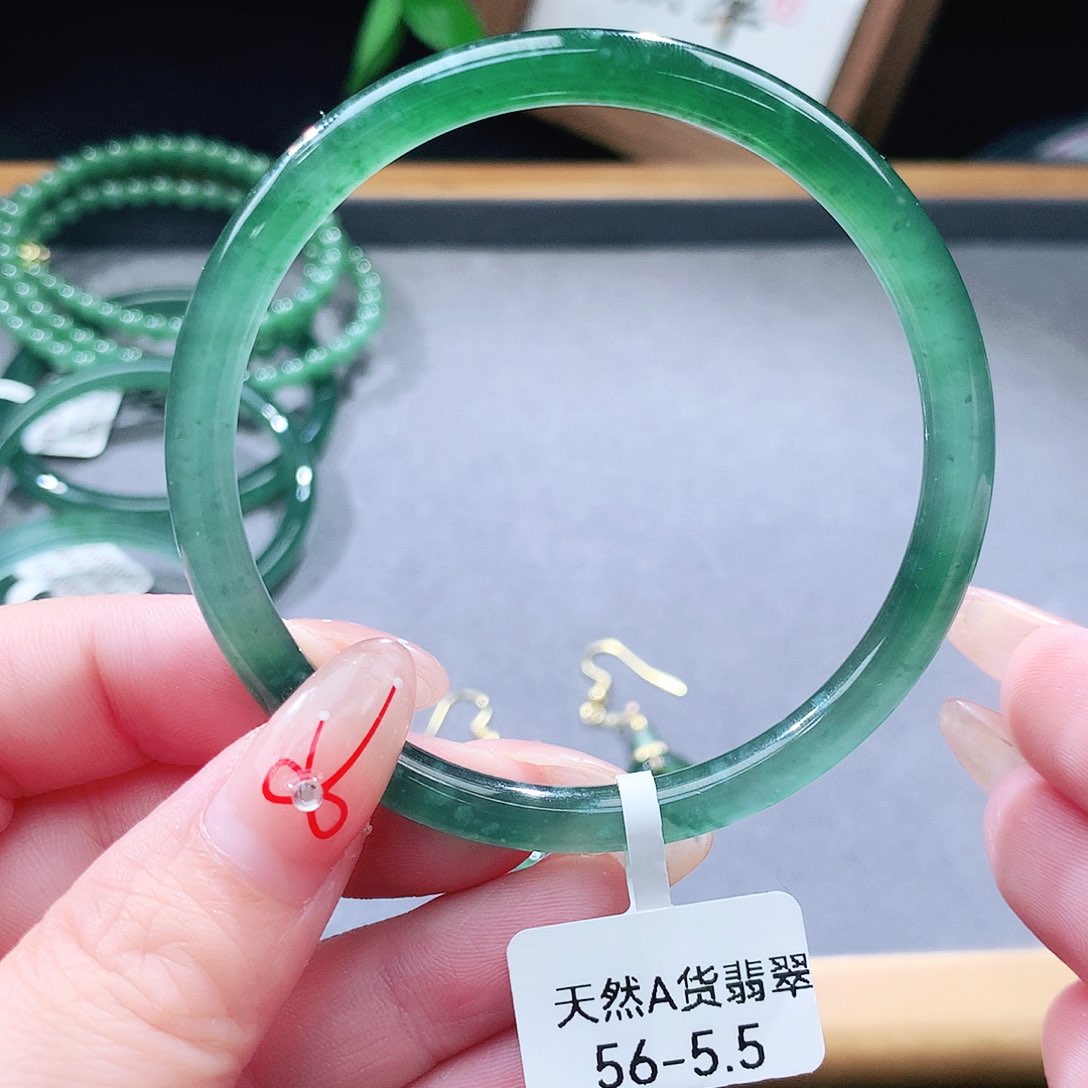 翡翠未镶嵌手镯（圆镯）