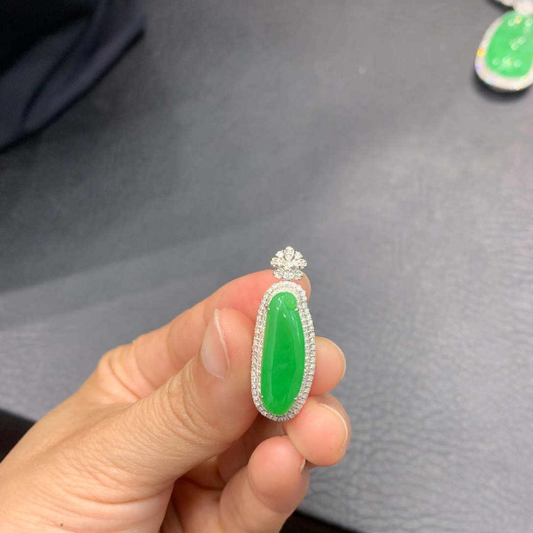 吊坠(不含链)18K金镶嵌翡翠