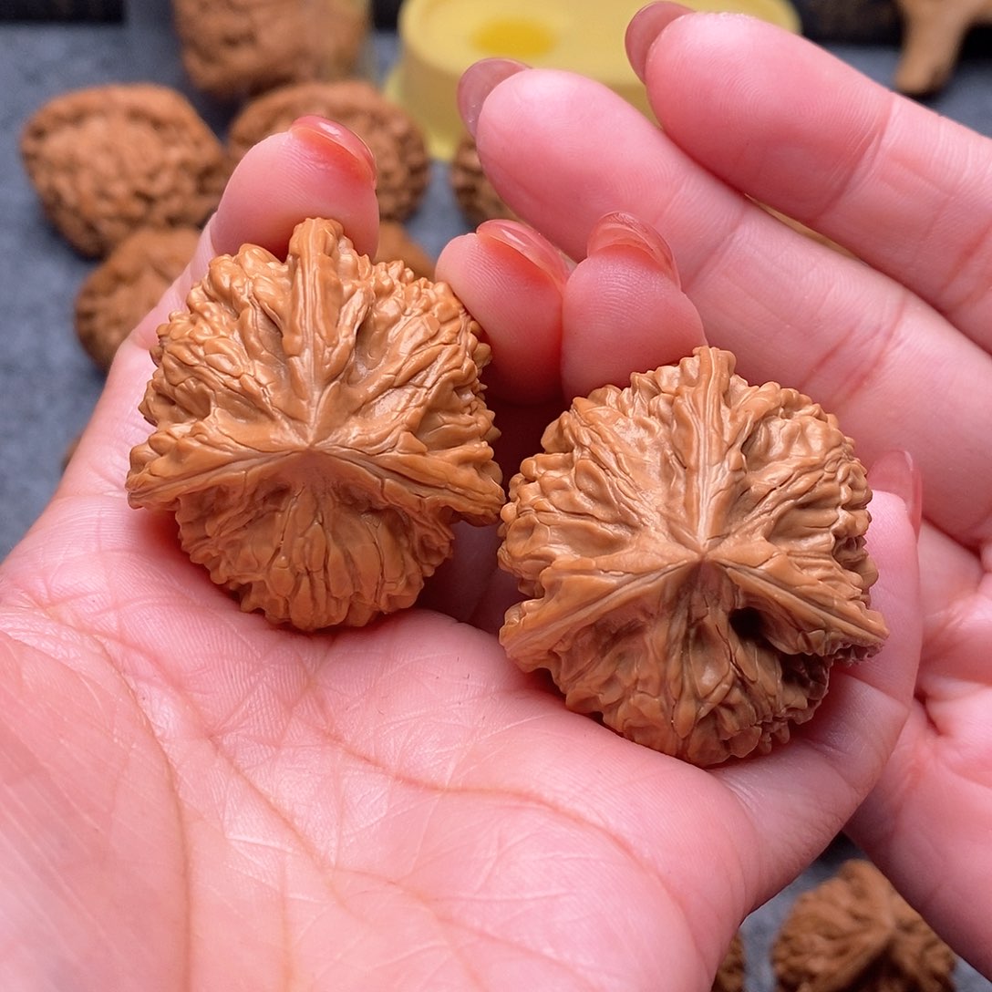 文玩核桃把件精品天花板御龙粗筋三棱41全品