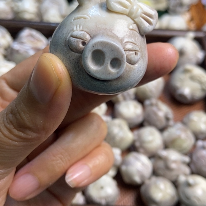 配饰鹿角雕刻一个出